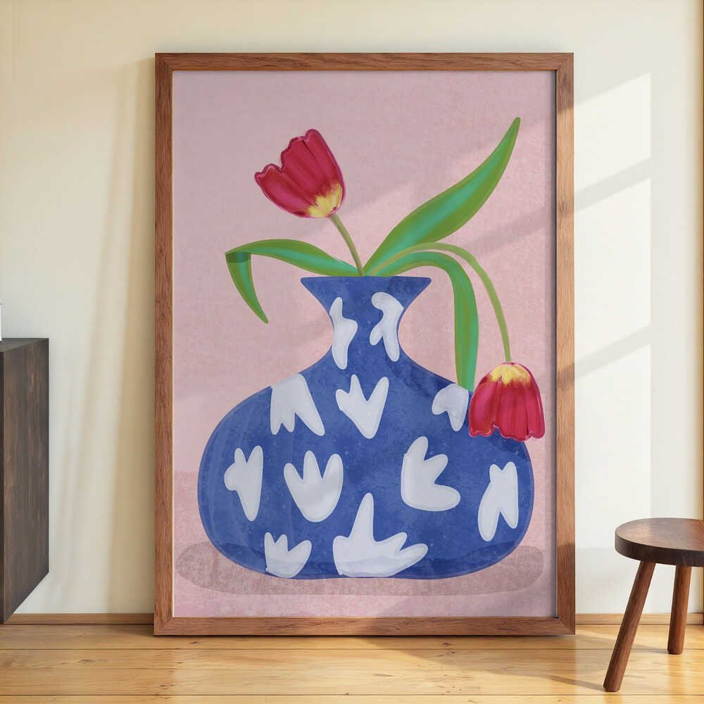 Tulpe in vase by Raissa Oltmanns - Image 3